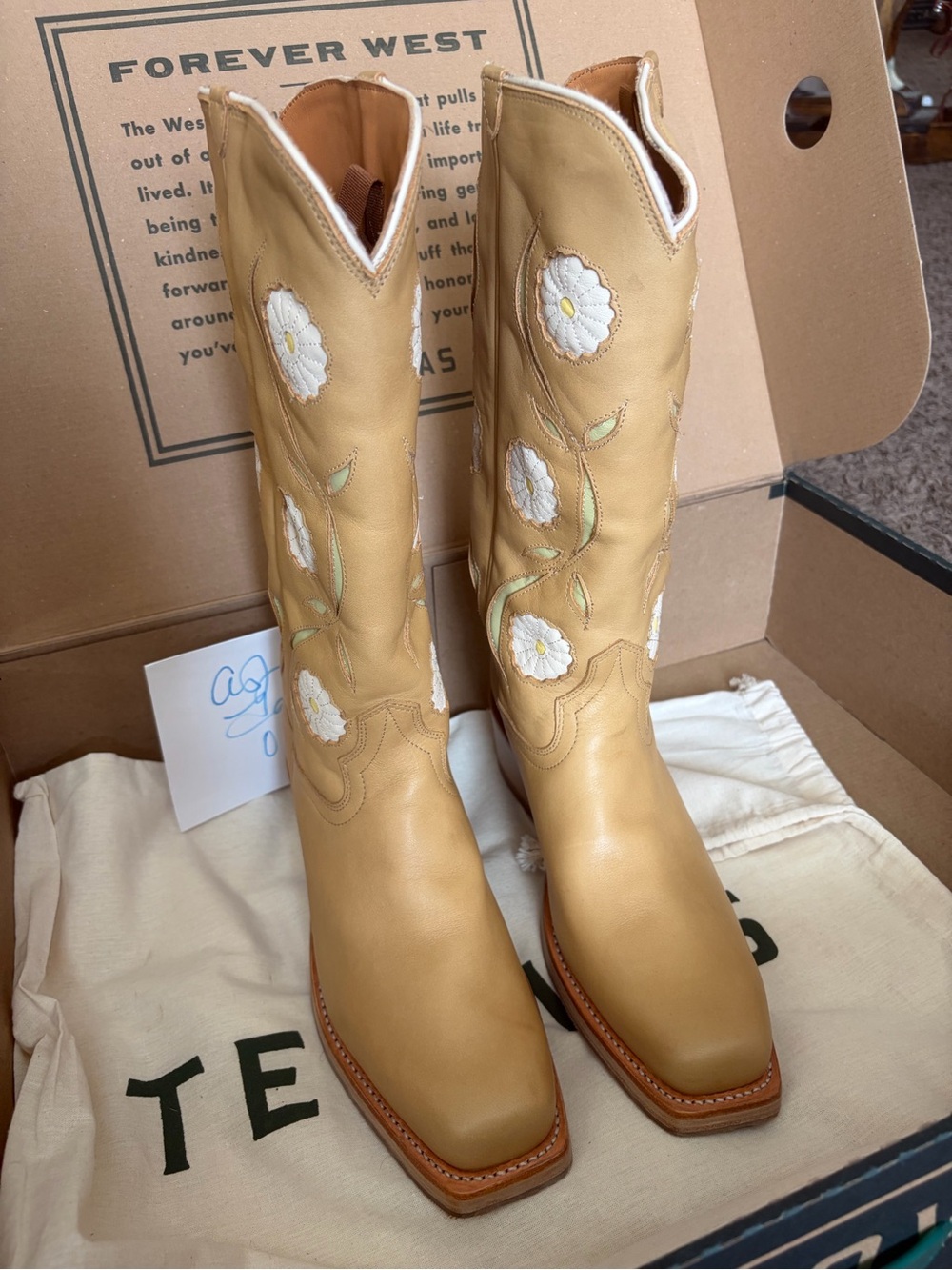 Tecovas Charlie Bloom Limited edition size 8.5